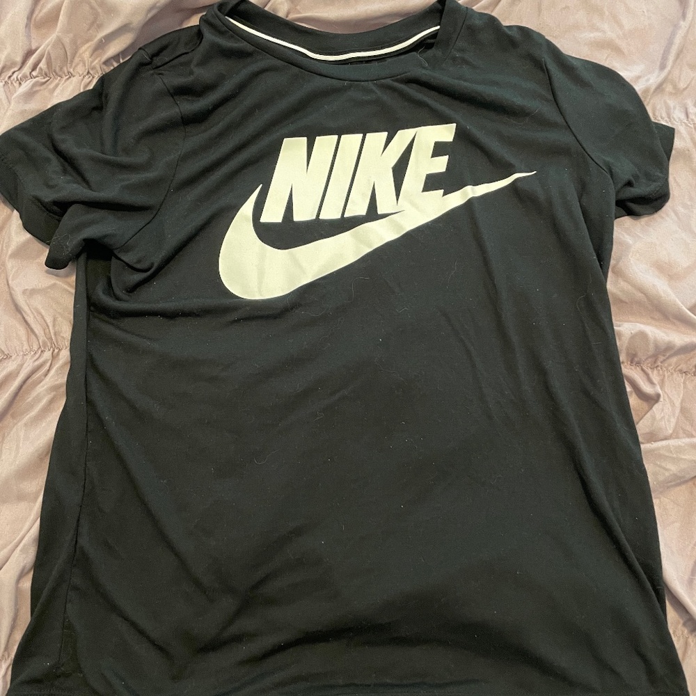 Nike Women’s Tee Shirt Size Small